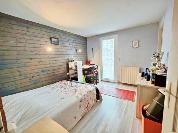 T5 au calme, proche écoles, commerces et bus.