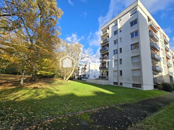 Appartement rénové proche centre ville .