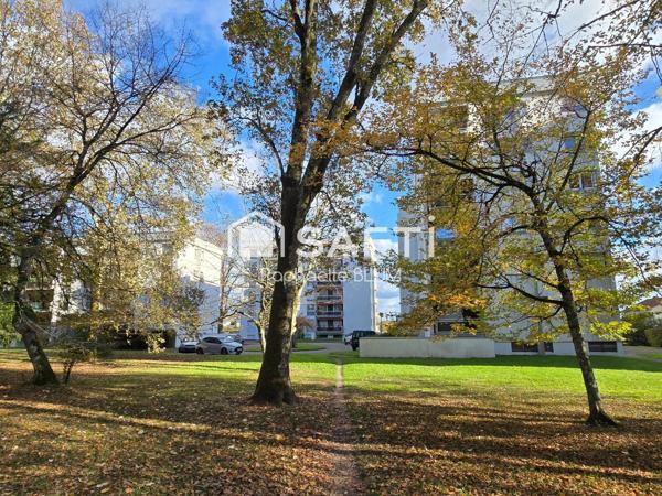 Appartement rénové proche centre ville .