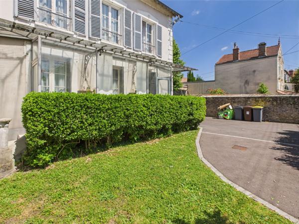 Corbeil-Essonnes (91100) Maison familiale 6 pièces – 130 m² – Jardin arboré et véranda – Corbeil-Essonnes