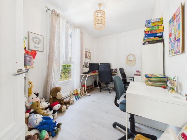 Corbeil-Essonnes (91100) Maison familiale 6 pièces – 130 m² – Jardin arboré et véranda – Corbeil-Essonnes