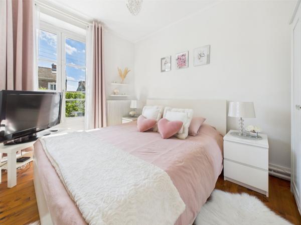 Corbeil-Essonnes (91100) Maison familiale 6 pièces – 130 m² – Jardin arboré et véranda – Corbeil-Essonnes