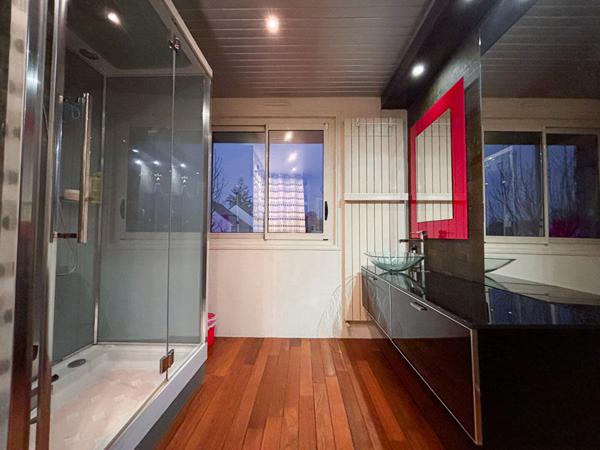 A VENDRE - MAISON ECOUFLANT BOURG - 5 CHAMBRES - STUDIO AMENAGE