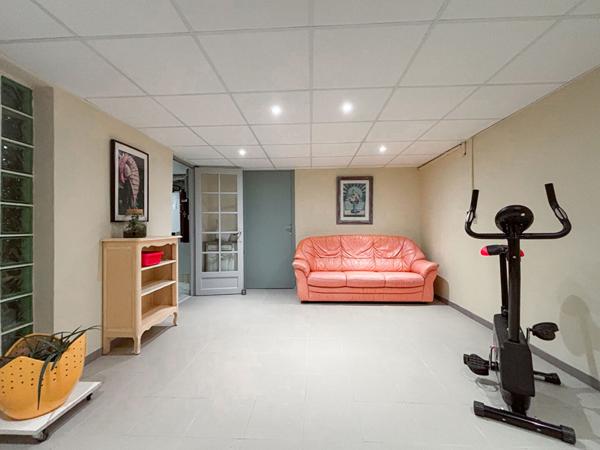 A VENDRE - MAISON ECOUFLANT BOURG - 5 CHAMBRES - STUDIO AMENAGE