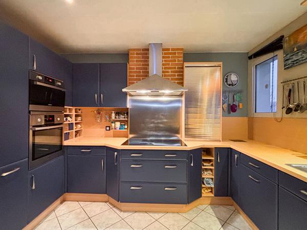 A VENDRE - MAISON ECOUFLANT BOURG - 5 CHAMBRES - STUDIO AMENAGE