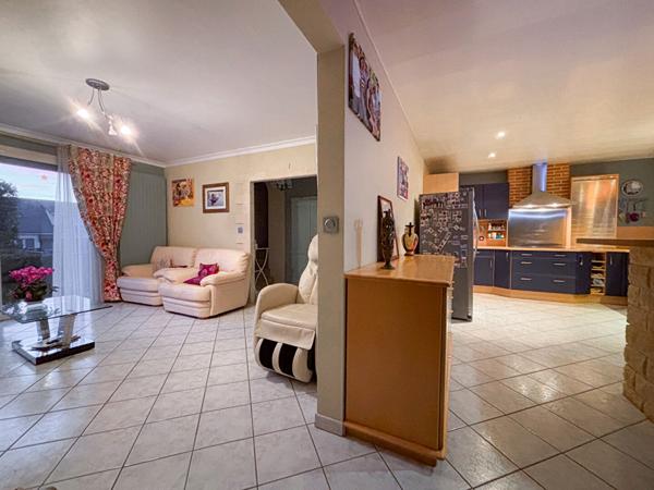 A VENDRE - MAISON ECOUFLANT BOURG - 5 CHAMBRES - STUDIO AMENAGE