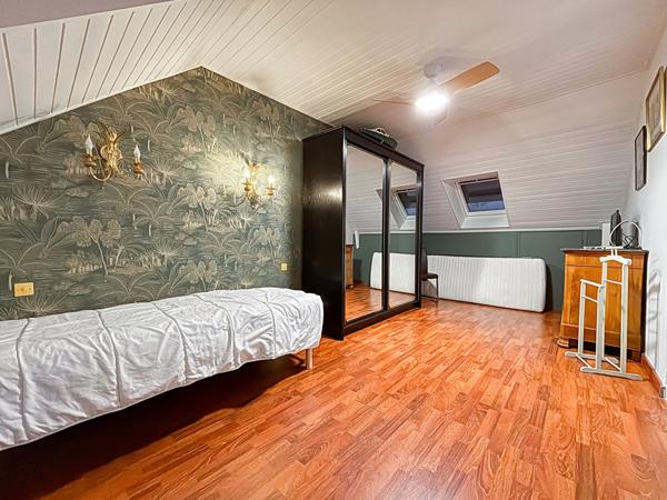 A VENDRE - MAISON ECOUFLANT BOURG - 5 CHAMBRES - STUDIO AMENAGE