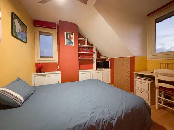 A VENDRE - MAISON ECOUFLANT BOURG - 5 CHAMBRES - STUDIO AMENAGE