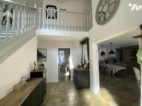 Maison indépendante sur sous-sol total et comprenant deux niveaux habitables d'une surface habi...