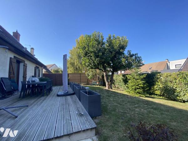 Maison indépendante sur sous-sol total et comprenant deux niveaux habitables d'une surface habi...