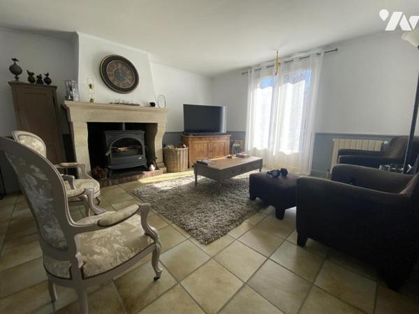 Maison indépendante sur sous-sol total et comprenant deux niveaux habitables d'une surface habi...