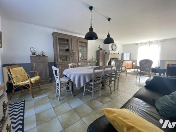 Maison indépendante sur sous-sol total et comprenant deux niveaux habitables d'une surface habi...