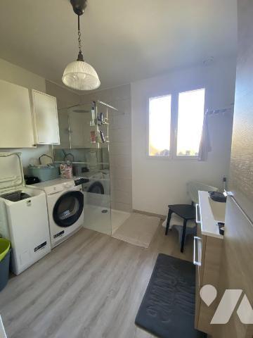 Maison indépendante sur sous-sol total et comprenant deux niveaux habitables d'une surface habi...