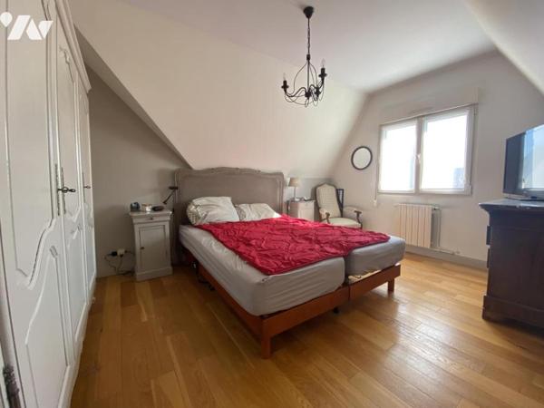 Maison indépendante sur sous-sol total et comprenant deux niveaux habitables d'une surface habi...