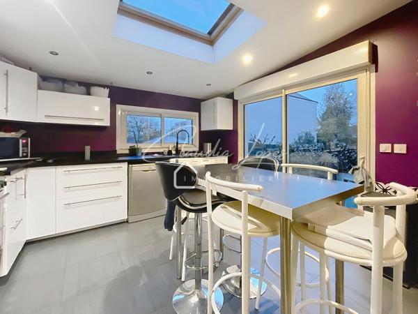 MAISON FAMILIALE -PAS MITOYENNE TRÈS BEAUX VOLUMES