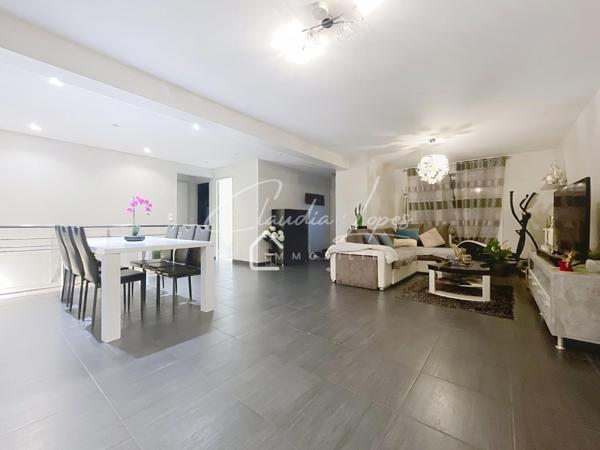 MAISON FAMILIALE -PAS MITOYENNE TRÈS BEAUX VOLUMES