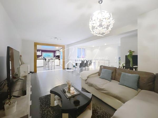 MAISON FAMILIALE -PAS MITOYENNE TRÈS BEAUX VOLUMES