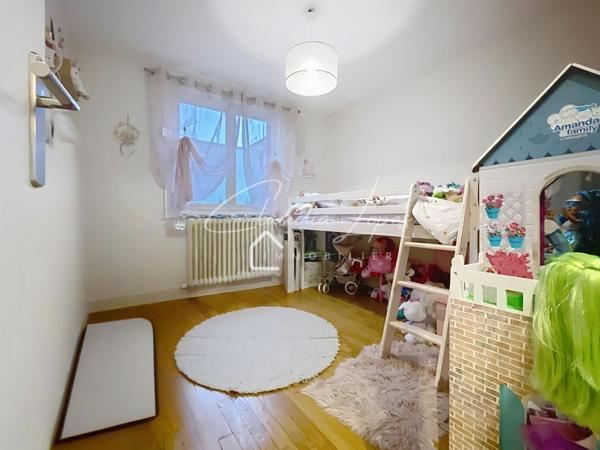 MAISON FAMILIALE -PAS MITOYENNE TRÈS BEAUX VOLUMES