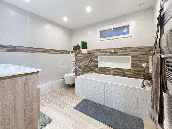 MAISON FAMILIALE -PAS MITOYENNE TRÈS BEAUX VOLUMES