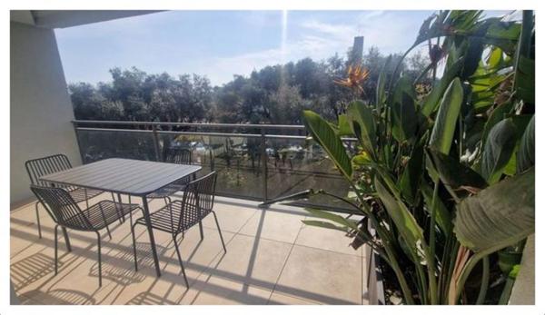 Dpt Alpes Maritimes (06), à vendre ANTIBES appartement duplex T4 de 110,7 m²