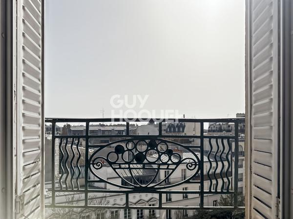 Studio équipé - Étage élevé avec ascenseur - Métro Louis Blanc