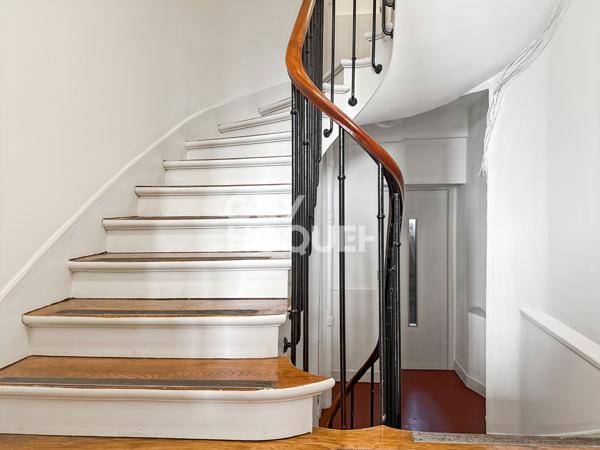 Studio équipé - Étage élevé avec ascenseur - Métro Louis Blanc