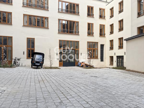 Studio équipé - Étage élevé avec ascenseur - Métro Louis Blanc