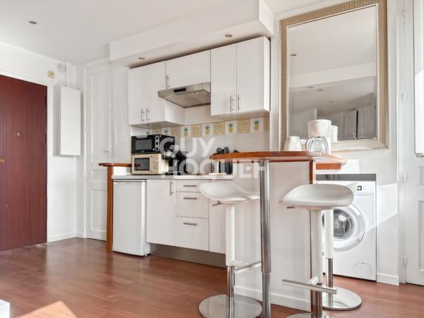 Studio équipé - Étage élevé avec ascenseur - Métro Louis Blanc