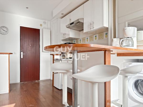 Studio équipé - Étage élevé avec ascenseur - Métro Louis Blanc