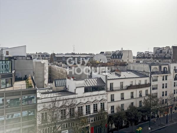 Studio équipé - Étage élevé avec ascenseur - Métro Louis Blanc