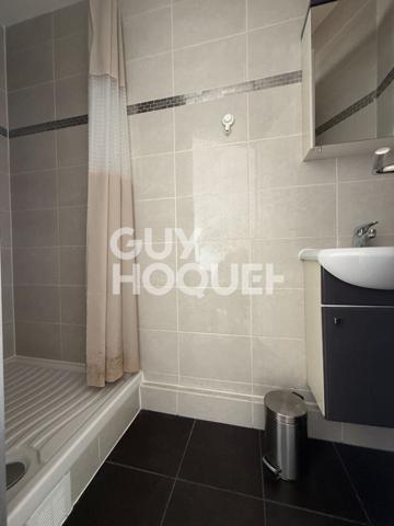 Studio équipé - Étage élevé avec ascenseur - Métro Louis Blanc