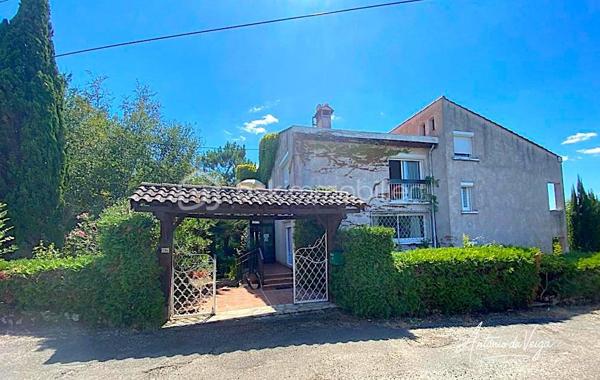 Immeuble commercial de 359 m²