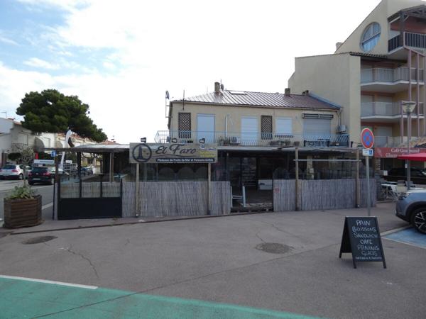 Saint Pierre le mer, Local commercial avec grande terrasse ainsi qu'un appartement mitoyen