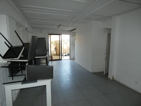 Saint Pierre le mer, Local commercial avec grande terrasse ainsi qu'un appartement mitoyen