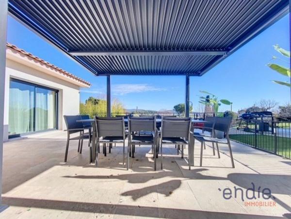 Villa contemporaine 4 pièces avec piscine sur 1500 m2 terrain.