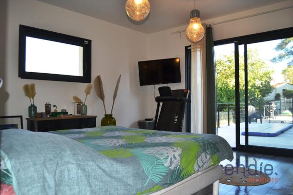 Villa contemporaine 4 pièces avec piscine sur 1500 m2 terrain.