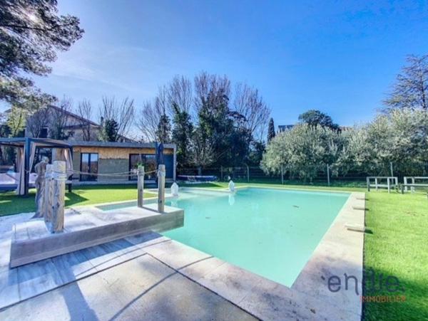 Villa contemporaine 4 pièces avec piscine sur 1500 m2 terrain.