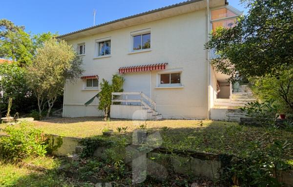 Maison 7 pièces de 165 m2 à rénover   Quartier calme, fort potentiel