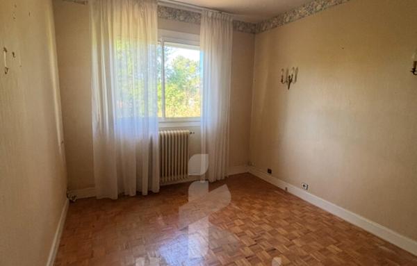 Maison 7 pièces de 165 m2 à rénover   Quartier calme, fort potentiel