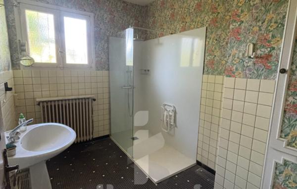 Maison 7 pièces de 165 m2 à rénover   Quartier calme, fort potentiel