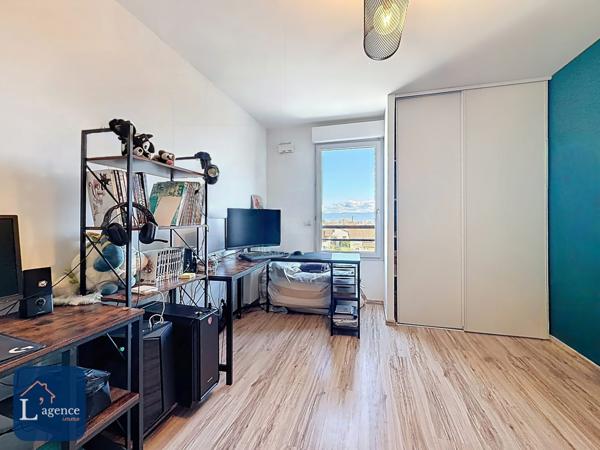 Appartement T4  89 m2 Vue Mont-Blanc garage double et cave à GEX 01170