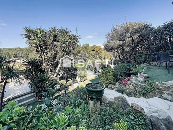 MAS DE CHARME AVEC JARDIN PISCINE DEPENDANCE ET GARAGE À QUELQUES PAS DE LA MER