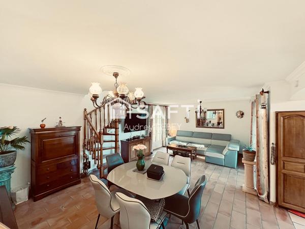 MAS DE CHARME AVEC JARDIN PISCINE DEPENDANCE ET GARAGE À QUELQUES PAS DE LA MER