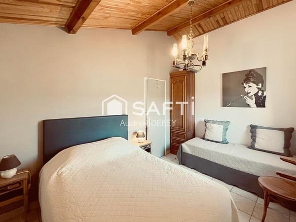 MAS DE CHARME AVEC JARDIN PISCINE DEPENDANCE ET GARAGE À QUELQUES PAS DE LA MER