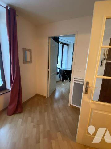 A vendre, à Mauriac, sous-préfecture du Cantal, idéalement placé au coeur du bourg à proximité ...