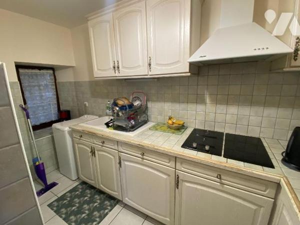 A vendre, à Mauriac, sous-préfecture du Cantal, idéalement placé au coeur du bourg à proximité ...