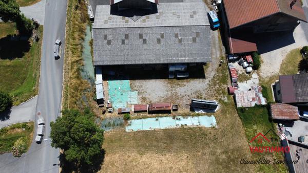 Villard (74420) Ensemble immobilier avec terrain constructible de 2 800 m² en zone UA – Villard, proche Boëge