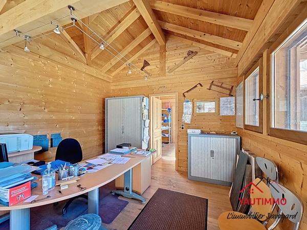 Villard (74420) Ensemble immobilier avec terrain constructible de 2 800 m² en zone UA – Villard, proche Boëge