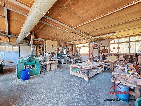 Villard (74420) Ensemble immobilier avec terrain constructible de 2 800 m² en zone UA – Villard, proche Boëge