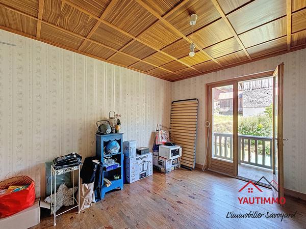 Villard (74420) Ensemble immobilier avec terrain constructible de 2 800 m² en zone UA – Villard, proche Boëge